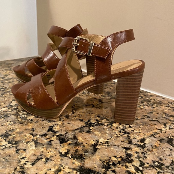 Women Sandals - Picture 9 of 9